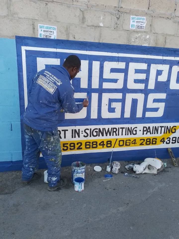 Sign painter Chisepo at work